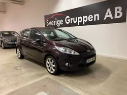 Röd Begagnad 2010 Ford Fiesta Titanium Halvkombi | 44 900 kr (Marknadspris)