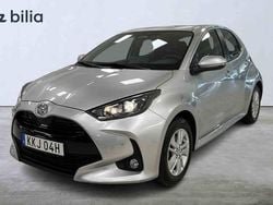 Silver Begagnad 2025 Toyota Yaris Hybrid Halvkombi | 259 900 kr