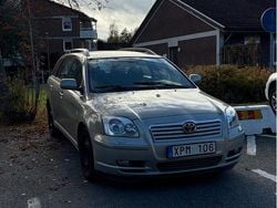 Grön Begagnad 2006 Toyota Avensis Kombi | 25 000 kr (Marknadspris)