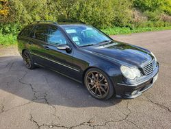 Svart Begagnad 2003 Mercedes C32 AMG Avantgarde Kombi | 96 000 kr