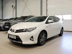 Vit Begagnad 2015 Toyota Auris Touring Sports Kombi | 179 900 kr (Marknadspris)
