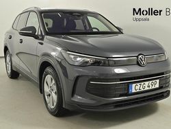 Mörkgrå (dolphin grey metallic) Begagnad 2025 VW Tiguan SUV | 389 900 kr (Marknadspris)