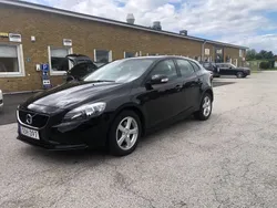 Svart Begagnad 2017 Volvo V40 Kinetic Kombi | 139 000 kr (Marknadspris)