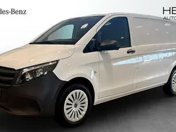 Vit (white) Ny 2024 Mercedes Vito Minibuss | 468 625 kr (Marknadspris)