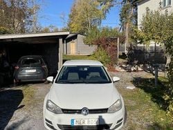 Vit Begagnad 2014 VW Golf VII Halvkombi | 89 000 kr (Marknadspris)