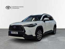 Vit Begagnad 2023 Toyota Corolla Cross Style SUV | 349 900 kr (Marknadspris)