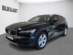 Svart Begagnad 2024 Volvo V60 CC Core Kombi | 429 800 kr (Marknadspris)