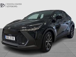 Svart Begagnad 2025 Toyota C-HR Style SUV | 364 900 kr (Marknadspris)