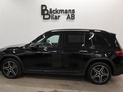Svart (cosmos black metallic) Begagnad 2021 Mercedes GLB220 AMG SUV | 329 000 kr