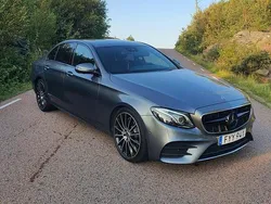 Grå Begagnad 2017 Mercedes E220 AMG line Sedan | 289 000 kr (Marknadspris)
