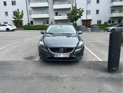Grå Begagnad 2014 Volvo V40 Momentum Kombi | 130 000 kr (Marknadspris)