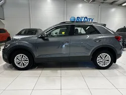 Grå Begagnad 2023 VW T-Roc SUV | 239 900 kr (Marknadspris)