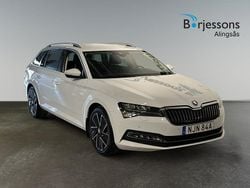 Vit Begagnad 2022 Skoda Superb Style Kombi | 309 900 kr (Marknadspris)