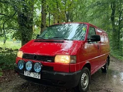 Röd Begagnad 2003 VW T4 Van | 29 999 kr