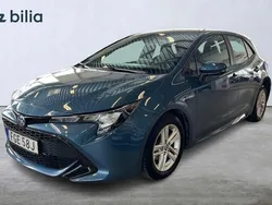 Blå Begagnad 2020 Toyota Corolla Hybrid Active Halvkombi | 239 900 kr (Marknadspris)