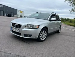 Grå Begagnad 2010 Volvo V50 Kinetic Kombi | 49 900 kr (Marknadspris)
