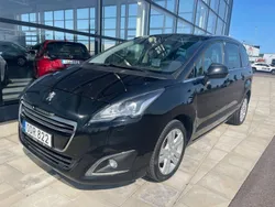 Svart Begagnad 2016 Peugeot 5008 Allure Minibuss | 99 700 kr (Lite dyr)