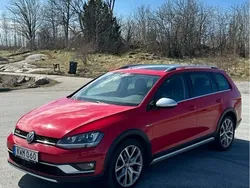 Röd Begagnad 2016 VW Golf Alltrack Kombi | 130 000 kr (Marknadspris)