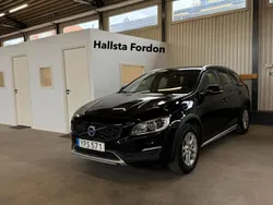 Svart Begagnad 2018 Volvo V60 CC Momentum Kombi | 139 900 kr (Bra pris)