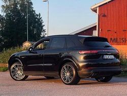 Svart Begagnad 2020 Porsche Cayenne Chrono SUV | 520 000 kr