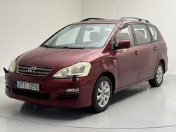 Mörkröd Begagnad 2004 Toyota Avensis Verso Minibuss | 29 000 kr