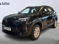 Svart Begagnad 2024 Toyota Yaris Cross Active SUV | 294 900 kr (Marknadspris)