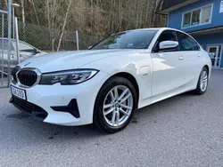 Vit Begagnad 2021 BMW 330e Sport Line Sedan | 289 900 kr (Superpris)