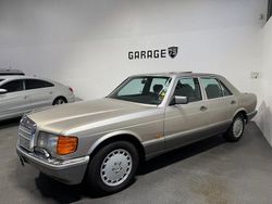 Grå Begagnad 1987 Mercedes 300 SE Sedan | 149 900 kr