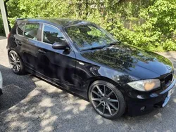 Svart Begagnad 2006 BMW 130 Halvkombi | 120 000 kr