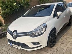Vit Begagnad 2017 Renault Clio IV Intens Halvkombi | 73 900 kr (Marknadspris)