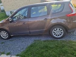 Brun Begagnad 2010 Renault Grand Scénic III Minibuss | 25 000 kr (Marknadspris)