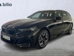 Svart Begagnad 2025 BMW 530e M Sport Kombi | 699 900 kr (Marknadspris)