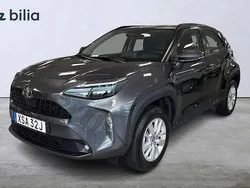 Mörkgrå Begagnad 2025 Toyota Yaris Cross Active SUV | 304 900 kr (Bra pris)