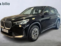 Svart Begagnad 2023 BMW iX1 SUV | 459 000 kr (Marknadspris)