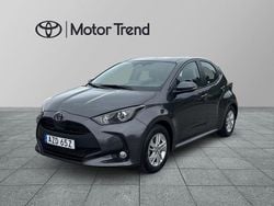 Mörkgrå (grå) Ny 2025 Toyota Yaris Hybrid Active Halvkombi | 244 900 kr (Bra pris)