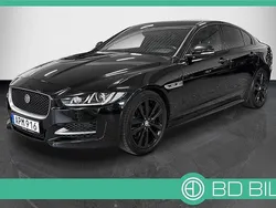 Svart (svartmetallic) Begagnad 2018 Jaguar XE R-Sport Sedan | 199 900 kr (Marknadspris)