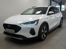 Vit Begagnad 2023 Ford Focus Active Halvkombi | 284 900 kr (Marknadspris)