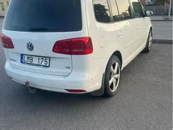 Vit Begagnad 2013 VW Touran Minibuss | 79 000 kr (Marknadspris)