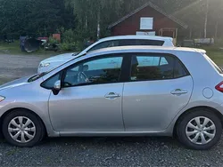 Silver Begagnad 2010 Toyota Auris Plus Halvkombi | 35 000 kr (Bra pris)
