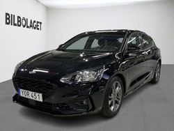 Svart Begagnad 2018 Ford Focus ST-Line Halvkombi | 149 800 kr (Marknadspris)
