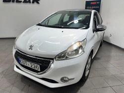 Vit Begagnad 2013 Peugeot 208 Halvkombi | 44 900 kr (Marknadspris)