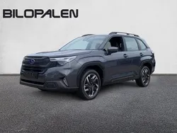 Grå (magnetite gray metallic) Ny 2025 Subaru Forester SUV | 423 400 kr (Bra pris)