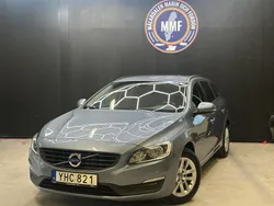 Ljusblå (blå) Begagnad 2017 Volvo V60 Kinetic Kombi | 164 800 kr (Marknadspris)