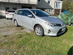 Silver Begagnad 2013 Toyota Auris Touring Sports Active Kombi | 110 000 kr (Marknadspris)
