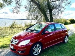 Röd Begagnad 2011 Mercedes B180 Minibuss | 55 800 kr (Bra pris)