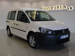 Vit Begagnad 2013 VW Caddy Minibuss | 99 900 kr