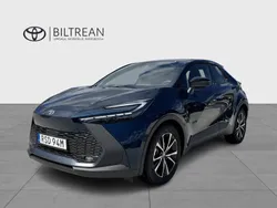 Blå Ny 2024 Toyota C-HR Style SUV | 374 000 kr (Marknadspris)