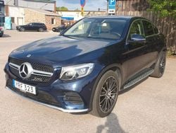 Mörkblå (blå) Begagnad 2017 Mercedes GLC250 SUV | 439 500 kr