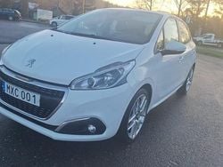 Vit Begagnad 2015 Peugeot 208 Halvkombi | 54 900 kr (Bra pris)