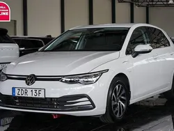 Vit Begagnad 2022 VW Golf VIII Halvkombi | 329 500 kr (Marknadspris)
